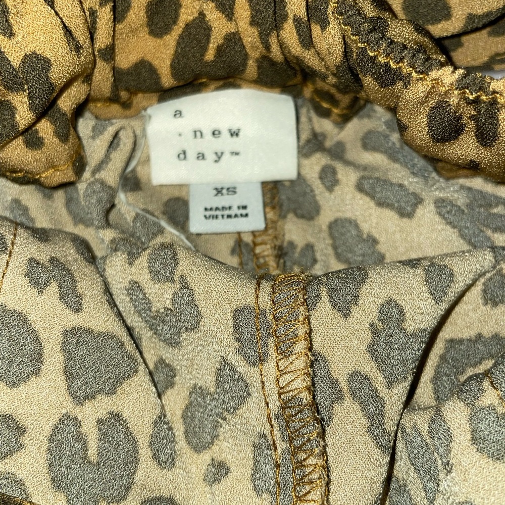 Leopard shorts - Picture 3 of 4